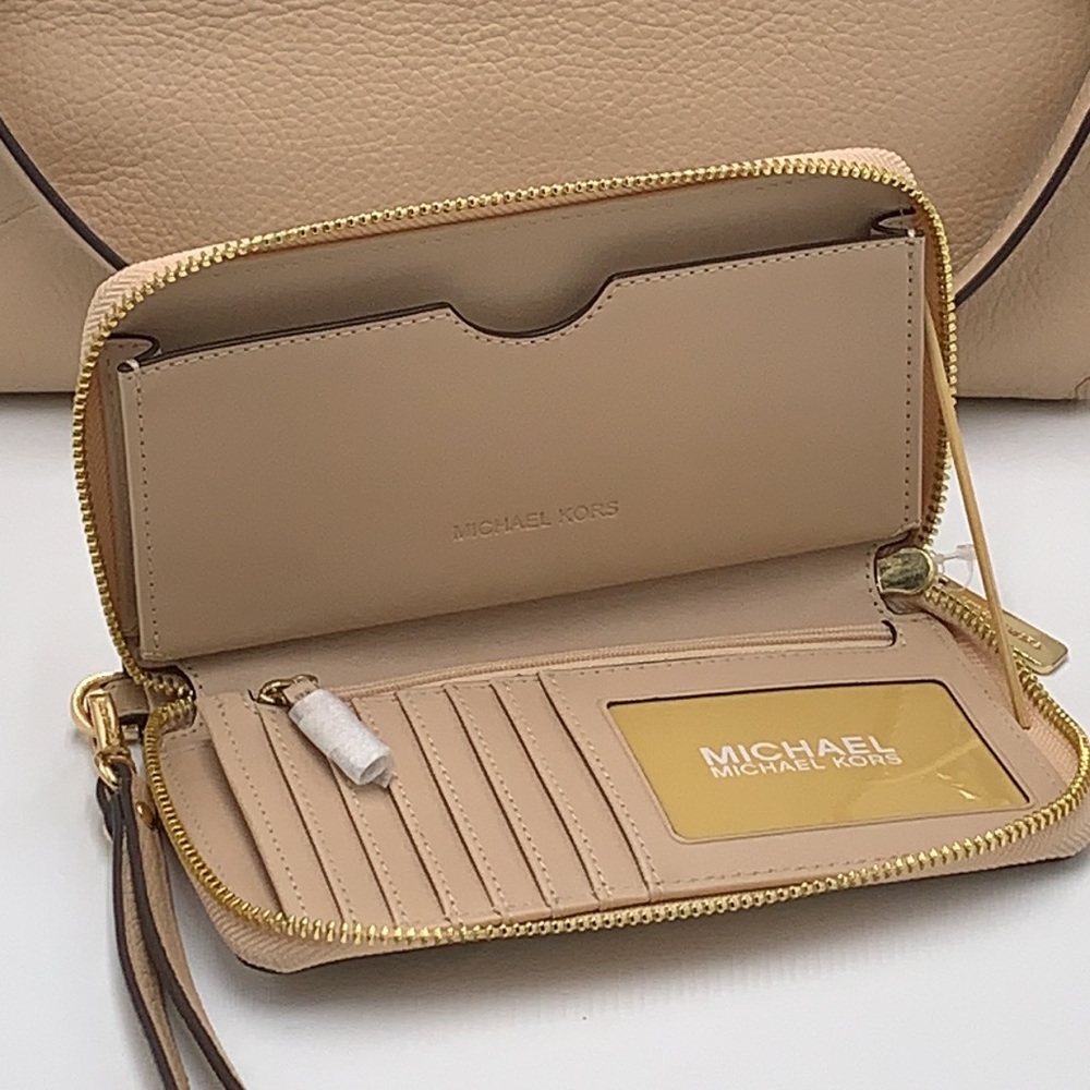 Michael Kors Medium Front Pocket Shoulder Chain Tote & LG Multifunctional Wallet - Picture 8 of 16